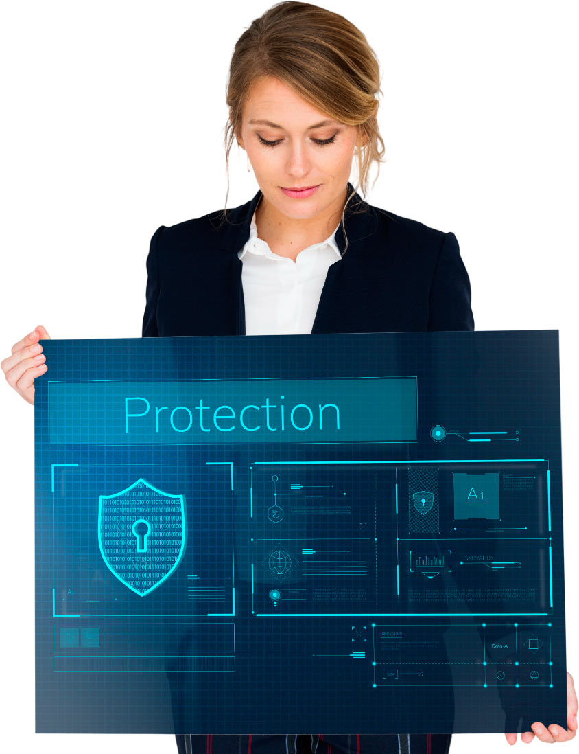 Mujer sosteniendo cartel de ciberseguridad